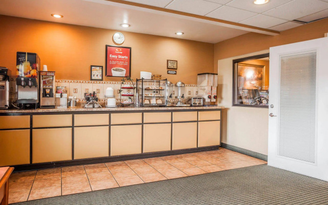 Econo Lodge Milwaukee Airport