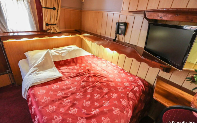 Nadia Hotel