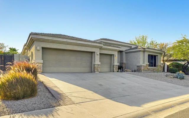 Outdoor Oasis: Spacious Family Escape in Goodyear!