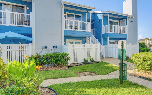 1/4 Mi to Seawall: Relaxing Galveston Condo!