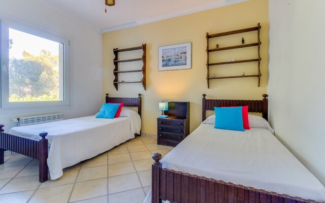 Villa With Pool and air Conditioning