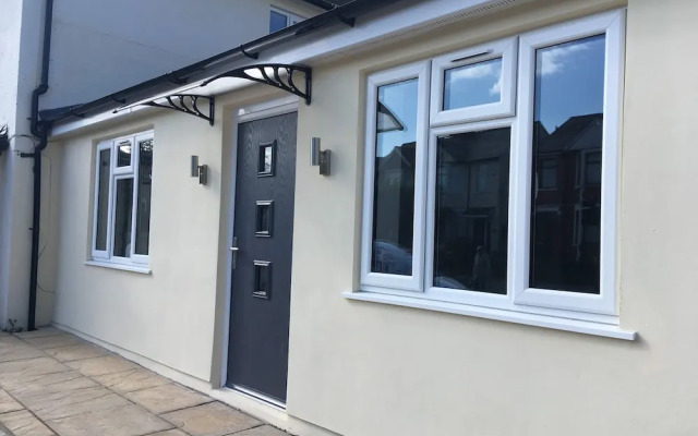 Private Self-contained Annex With Wifi & Parking