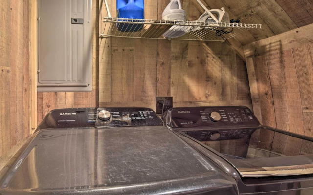 Cozy Creekside Mountain Escape w/ Hot Tub!