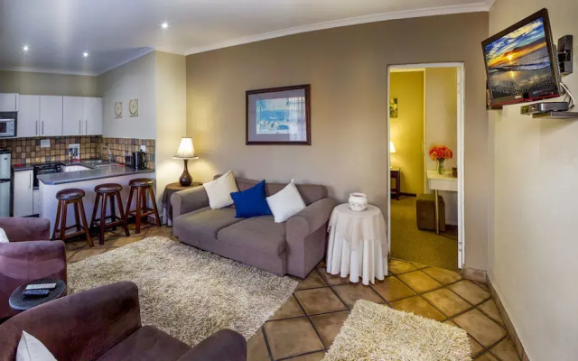 Room in B&B - Cozy Guest Room With Double Bed, Sofa bed and Kitchen, Near Port Elizabeth
