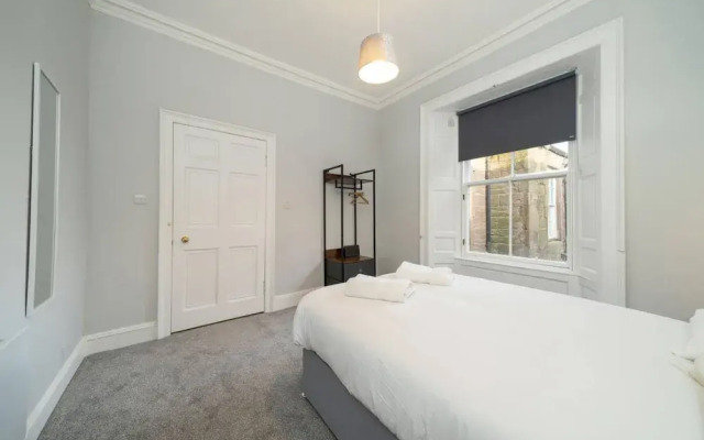 Lochside Apartment C