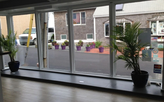 Bearskin Neck Motor Lodge