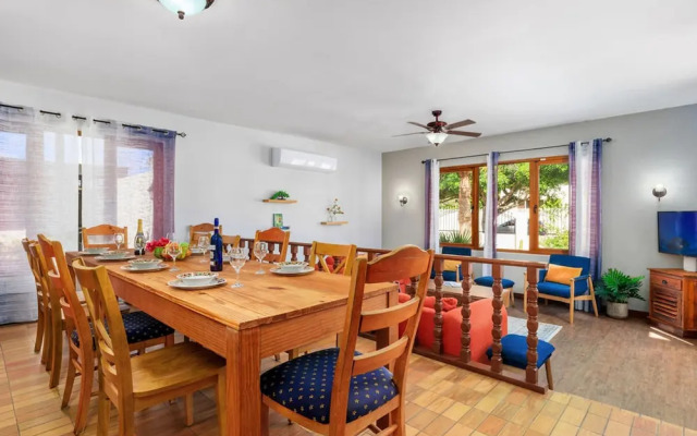 Spacious 4BR Villa Private Pool Cozy Location