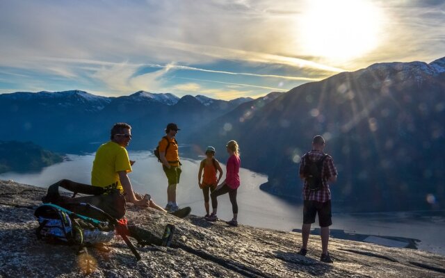 Crash Hotel Squamish