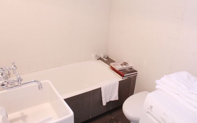 Trevi Fountain 2BR Apartment