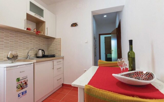 Nice Home in Bacinska Jezera With Wifi and 3 Bedrooms