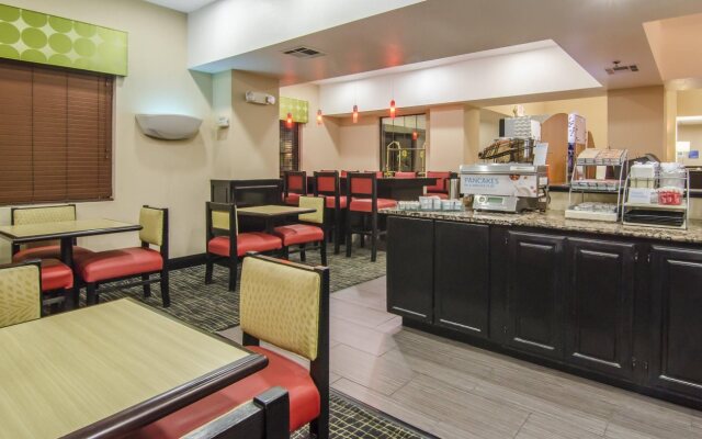 Holiday Inn Express & Suites Vinita by IHG