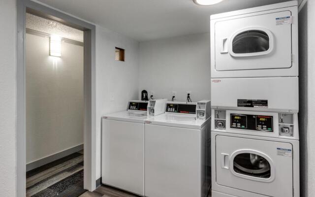 Days Inn & Suites by Wyndham Spokane