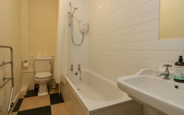 Groom's Quarters