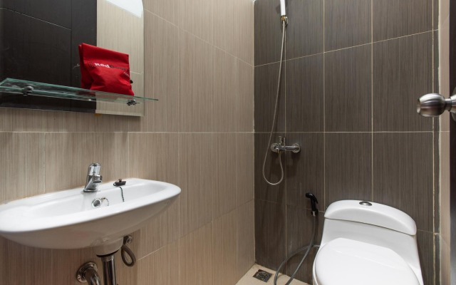 RedDoorz Plus near Trans Studio Cibubur 2