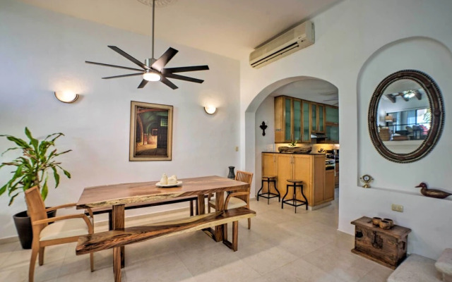 Updated Oceanside Townhome w/ Pool: Walk to Beach!