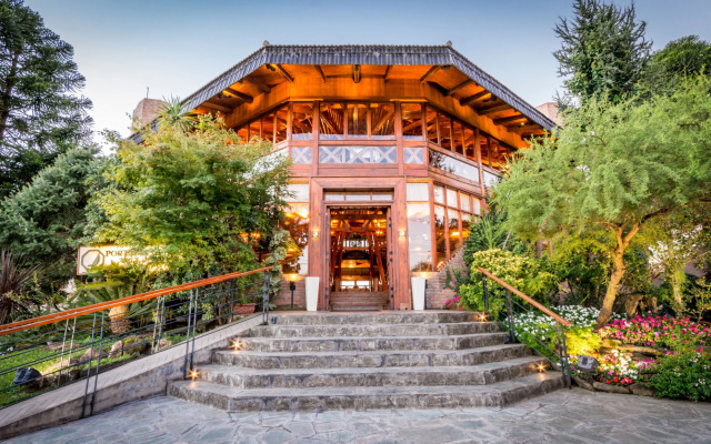 Portal del Lago Hotel