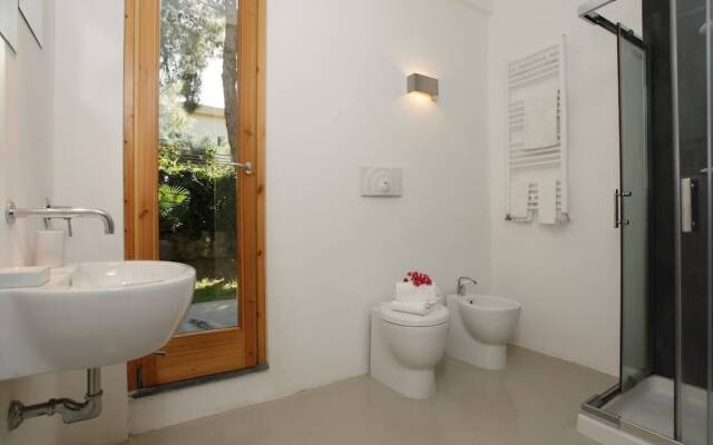 Whole Modern Villa With Pool And Near The Sea