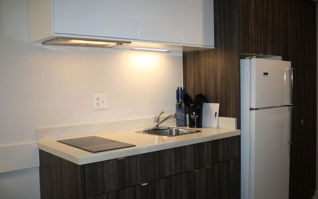 Executive Suites Hotel Metro Vancouver