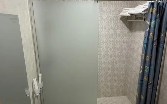 Отель Saroy Gardens