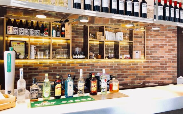 Single Inn - Kaohsiung Station