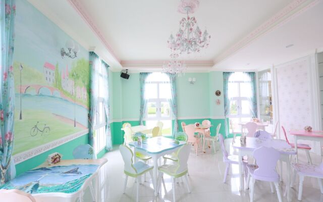 Decoupage Bed and Breakfast