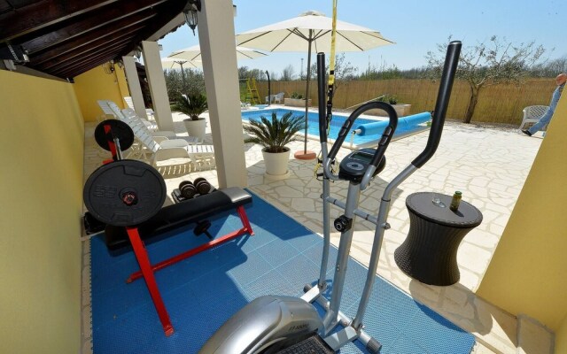 Holiday Apartment Home Simoni With Pool