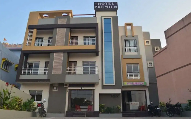 OYO Premium Limda Chowk