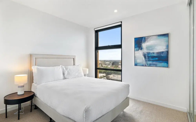 Renovated 2-bed Apartment With Balcony