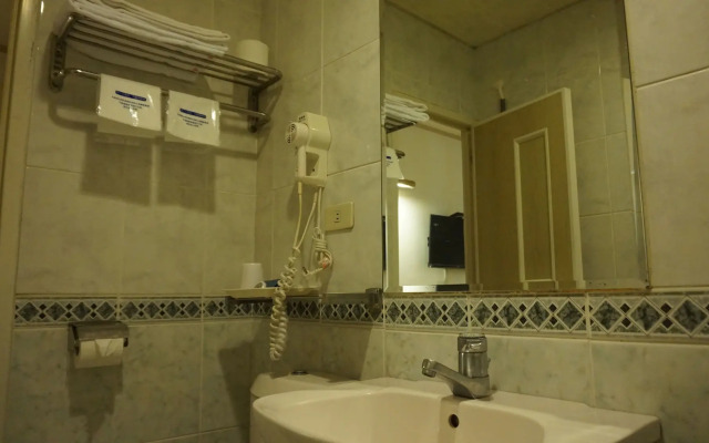 Riverside Hotel