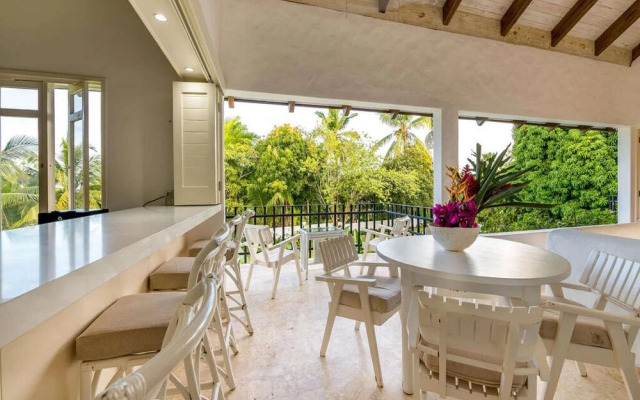 Sunny Vacation Villa 51