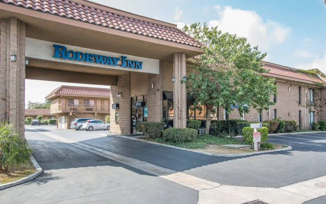 Palm Inn Hotel near Tyler Mall Riverside