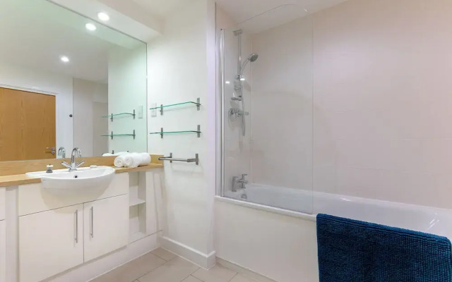 Bright Comfy 2 bed in trendy Dalston