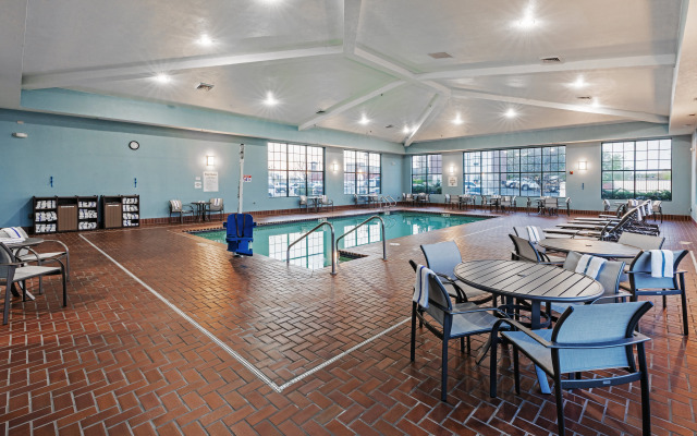 Holiday Inn Express & Suites Tulsa S Broken Arrow Hwy 51 by IHG