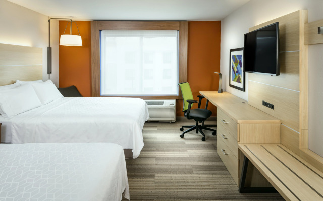 Holiday Inn Express & Suites Medford by IHG