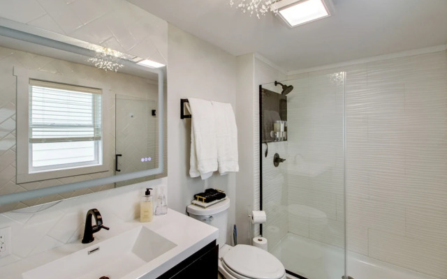 Stylish 'crosby Cottage' - 1 Mi to Serpent Lake!