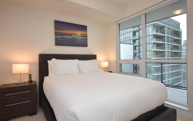 Royal Stays Furnished Apartments - Missisauga City Centre