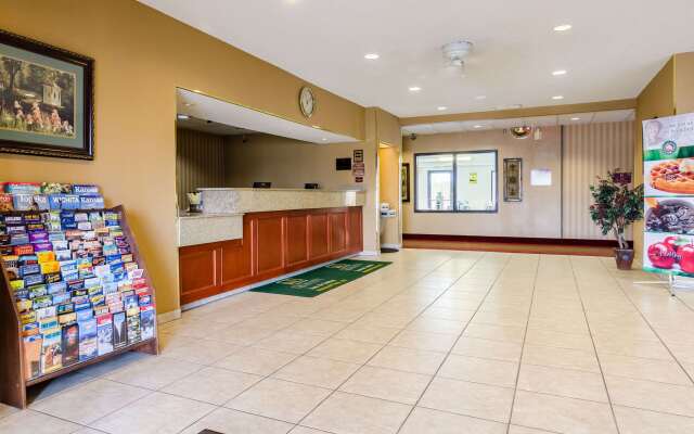 Quality Inn & Suites Manhattan