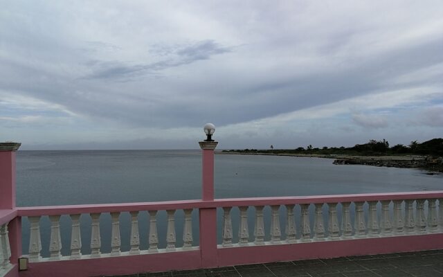 Beachview Pink Lodge