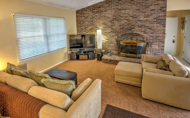 Private Plymouth Hideaway - 13 Miles to Ann Arbor!