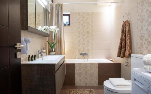 Thea Family Apartment 2