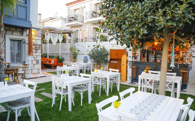 AlaBora Hotel - Alaçatı