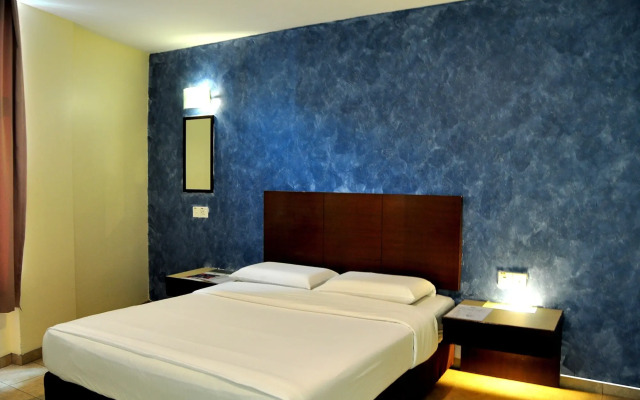 Golden Bay Hotel