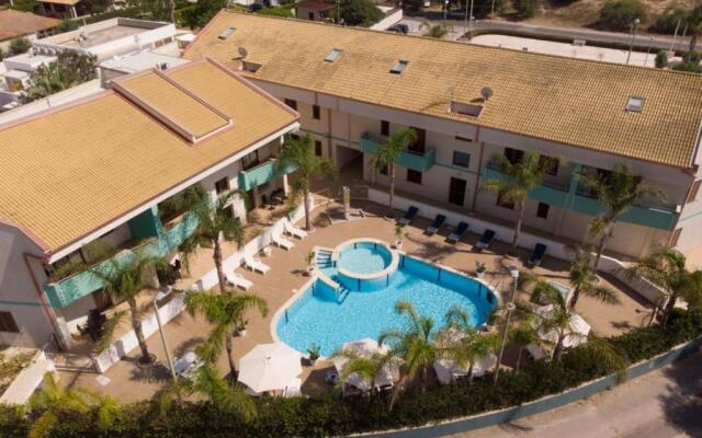 Attico Vista Mare E Piscina