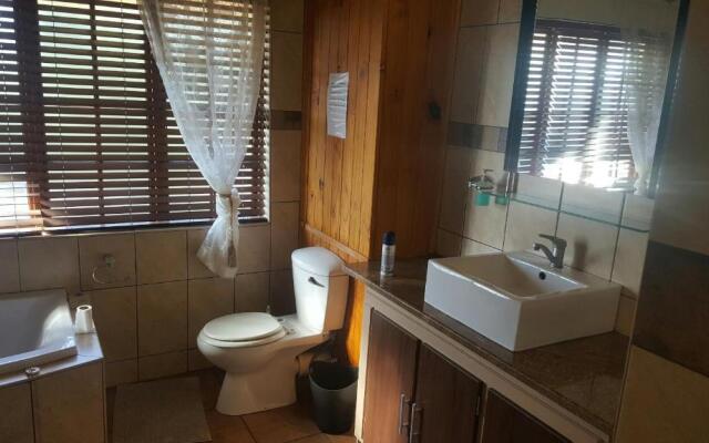 12 on Vaal Drive Guesthouse