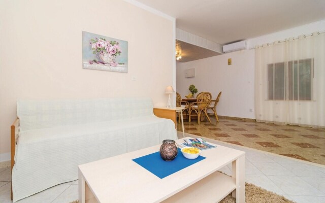 Stunning Home in Zaton Mali With Wifi and 5 Bedrooms