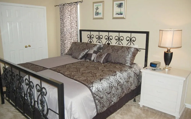 Colony Club D8 condo