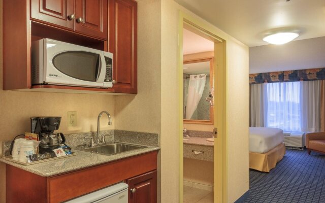 Holiday Inn Express & Suites Belleville by IHG