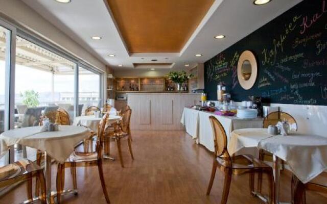 Hotel Adonis