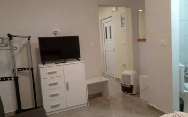 Astrinos Apt Simple, Cosy, Comfortable, Near the Beach