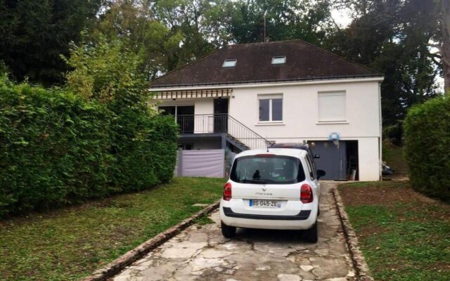 F2 in large house 800 m from Tours in lush greenery
